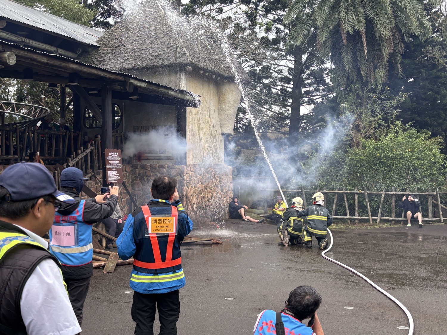 多層次演練檢驗應變能力，園區動員30人成功處置黑熊脫逃危機，迅速控制場面保障安全。（圖/記者林照東翻攝）