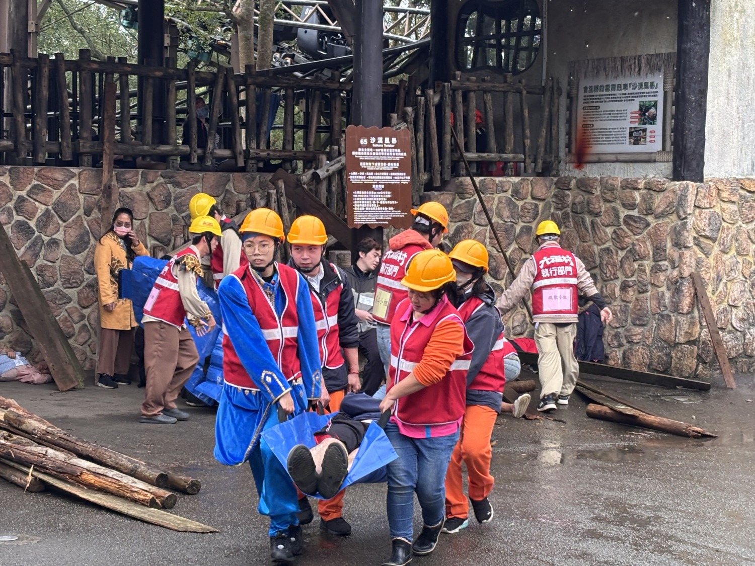 交旅處長陳盈州表示，此次演練模擬地震及餘震，涵蓋設施故障、黑熊脫逃與人群混亂等多重危機應變。（圖/記者林照東翻攝）