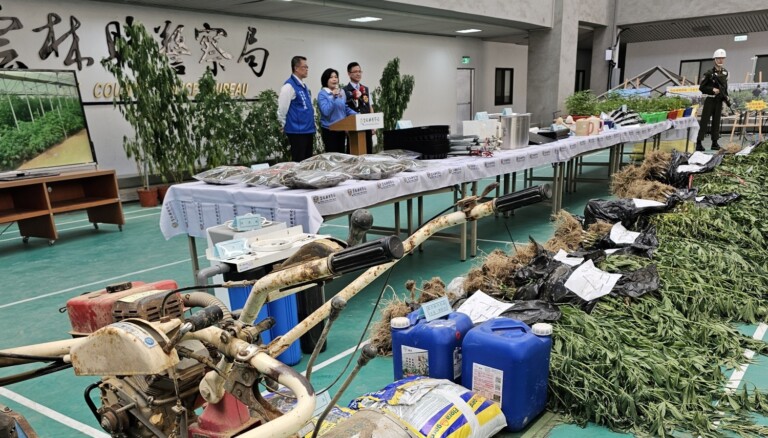 雲林檢警憲破獲溫室大麻製毒場。（圖/記者葉子綱攝）