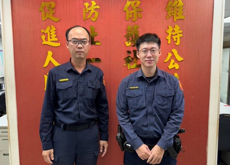 重慶北路派出所所長黃英洲(左)、警員梁耀仁(右)提醒，民眾若接獲陌生人推銷投資計畫、要求匯款或面交現金，應保持高度警惕。（記者 黃荷琇翻攝）