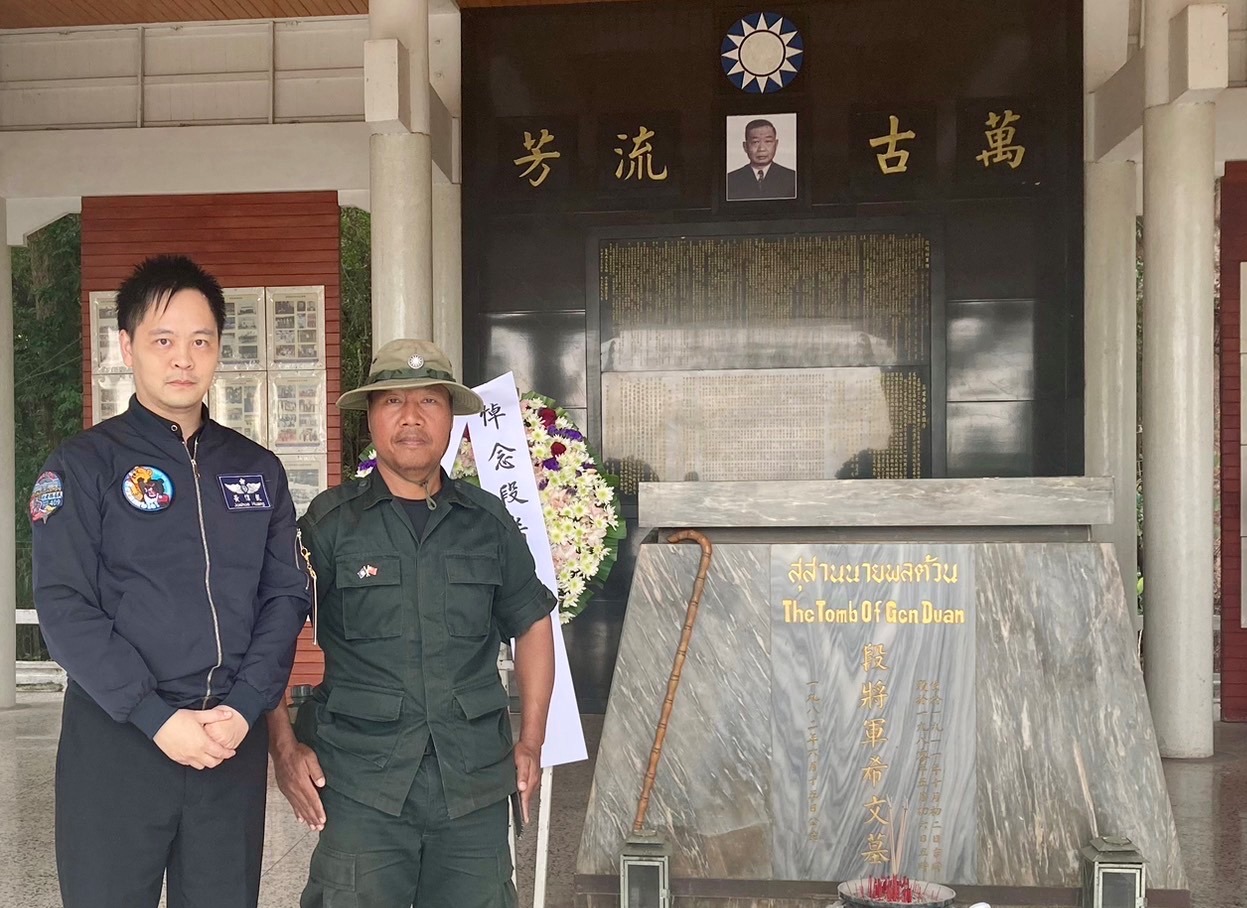 黃信凱六度前往泰北地區緬懷泰緬孤軍的血淚歷史，悼念段希文將軍先烈英魂。 (圖/黃信凱 提供)