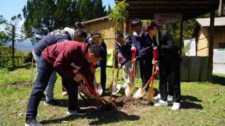 「綠樹派對」尖石國小登場　竹縣府攜手企業植樹共創永續環境