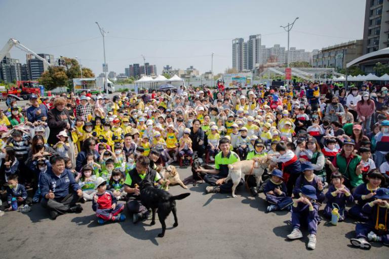 一日小小消防員！　邱臣遠代理市長：防災教育向下扎根