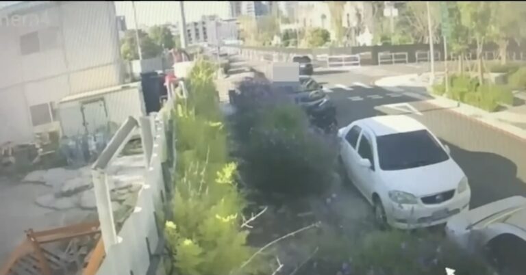 臺中市政府警察局第五分局於北屯區崇德六路發生死亡車禍,黃姓駕駛肇事後離場遭警方鎖定追緝。警方強調交通事故發生後,駕駛人應立即報警與協助救護,並提醒肇事逃逸將面臨更重刑責,呼籲民眾遵守交通規則,保障行車安全。
