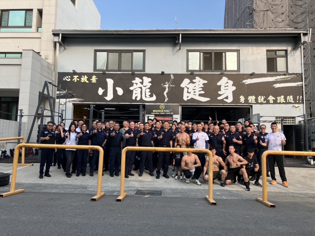 警察練肌力不只抓壞人!戰術體能結合反毒反詐,五分局拚安全又拚健康!(圖/記者蔡尚芸翻攝)