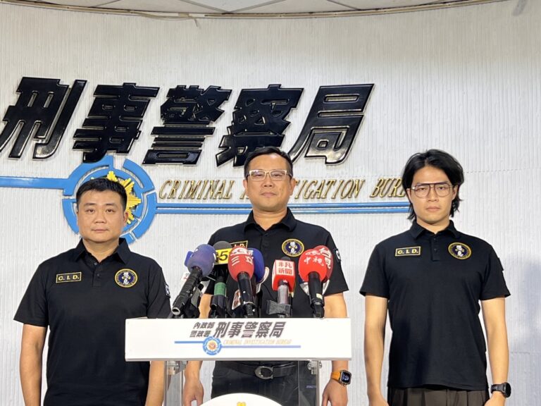偵查第二大隊大隊長李泱輯說明。(記者徐煜勝翻攝)