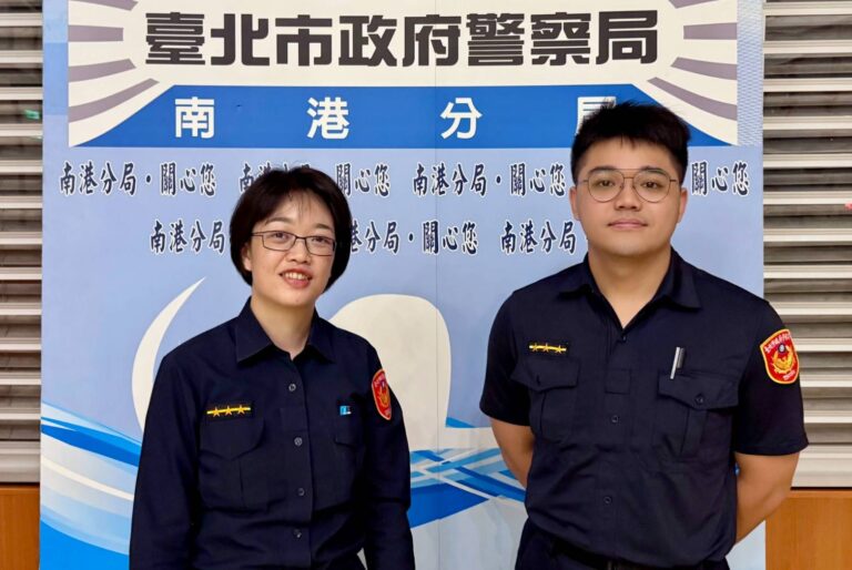 玉成派出所警員鄭安汝(左)、何修一(右)。(圖/記者薛秀蓮 翻攝)