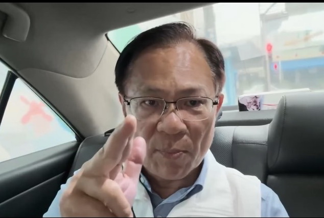 張啓楷強烈批評,中央對嘉義輕軌建設承諾反覆,甚至聯手刪減地方補助,正是阻礙城市發展的「元凶」。(圖/民眾黨嘉義黨部)