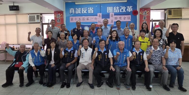 嘉義市藍白整合後,藍白共推嘉義市長參選人張啓楷首度率競選幕僚跟黨部主委蔡明顯,與黨部委員、黨內先進及地方幹部第一次面對面交流。(圖/民眾黨嘉義黨部)