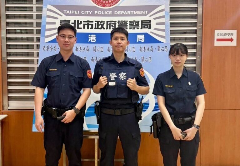 臺北市南港分局玉成派出所警員陳振庭、邱昱賢、翁翊純。(圖/記者薛秀蓮 翻攝)