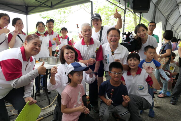 台中市長盧秀燕明(19)日將南下嘉義市，偕同嘉義市長黃敏恵合體為藍白共推的嘉義市長參選人張啓楷打氣加油，送上包粽祝福「包中」。(圖／記者翻攝)