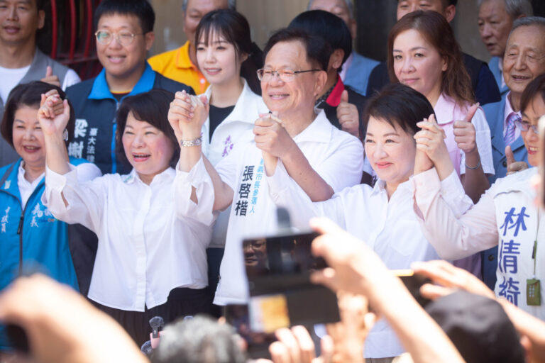 端午佳節，盧秀燕、黃敏惠「媽媽市長」合體力挺藍白共推的嘉義市長參選人張啓楷。(記者翻攝)