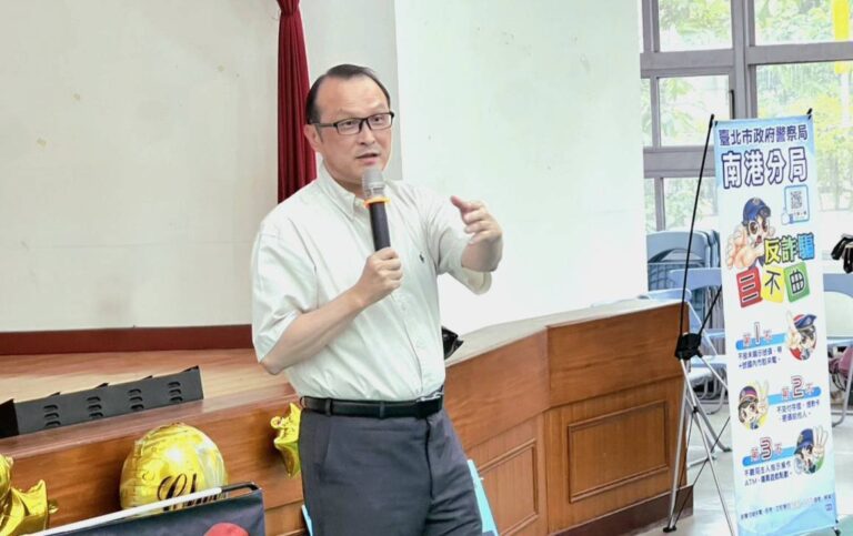 南港分局長洪漢周致詞。(圖/記者薛秀蓮 翻攝)