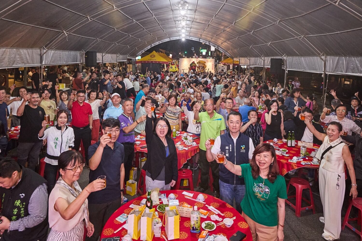 「戲棚下辦桌」與米食手作串起街坊人情。(圖/台北大橋頭延三商圈發展促進會 提供)